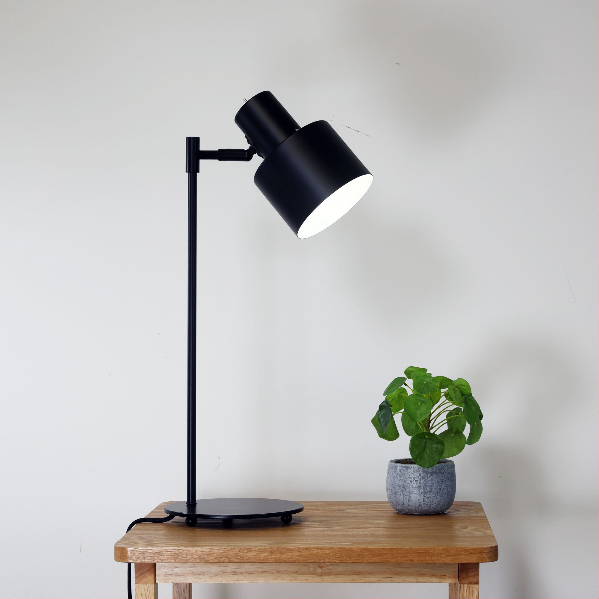 Ari Desk Lamp Black - SL98786BK
