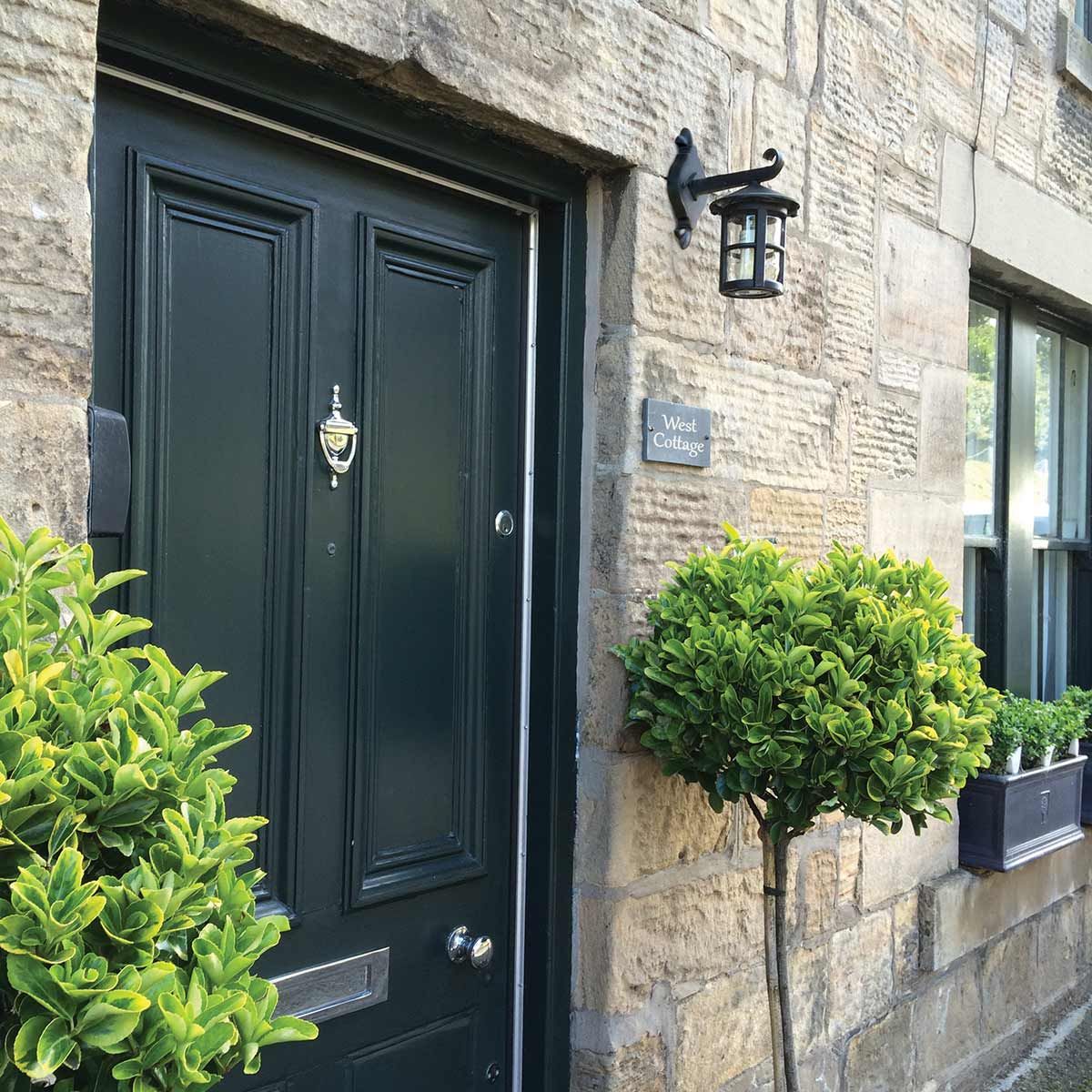 Hereford Wall Down Lantern Black - BL21-BLACK-E27