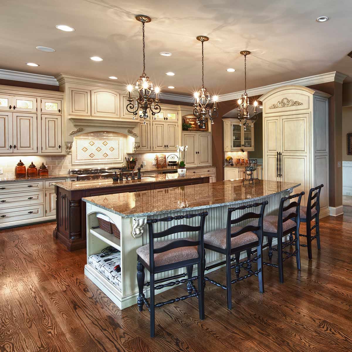 Marquette 3 Light Chandelier Heirloom - QZ-MARQUETTE3