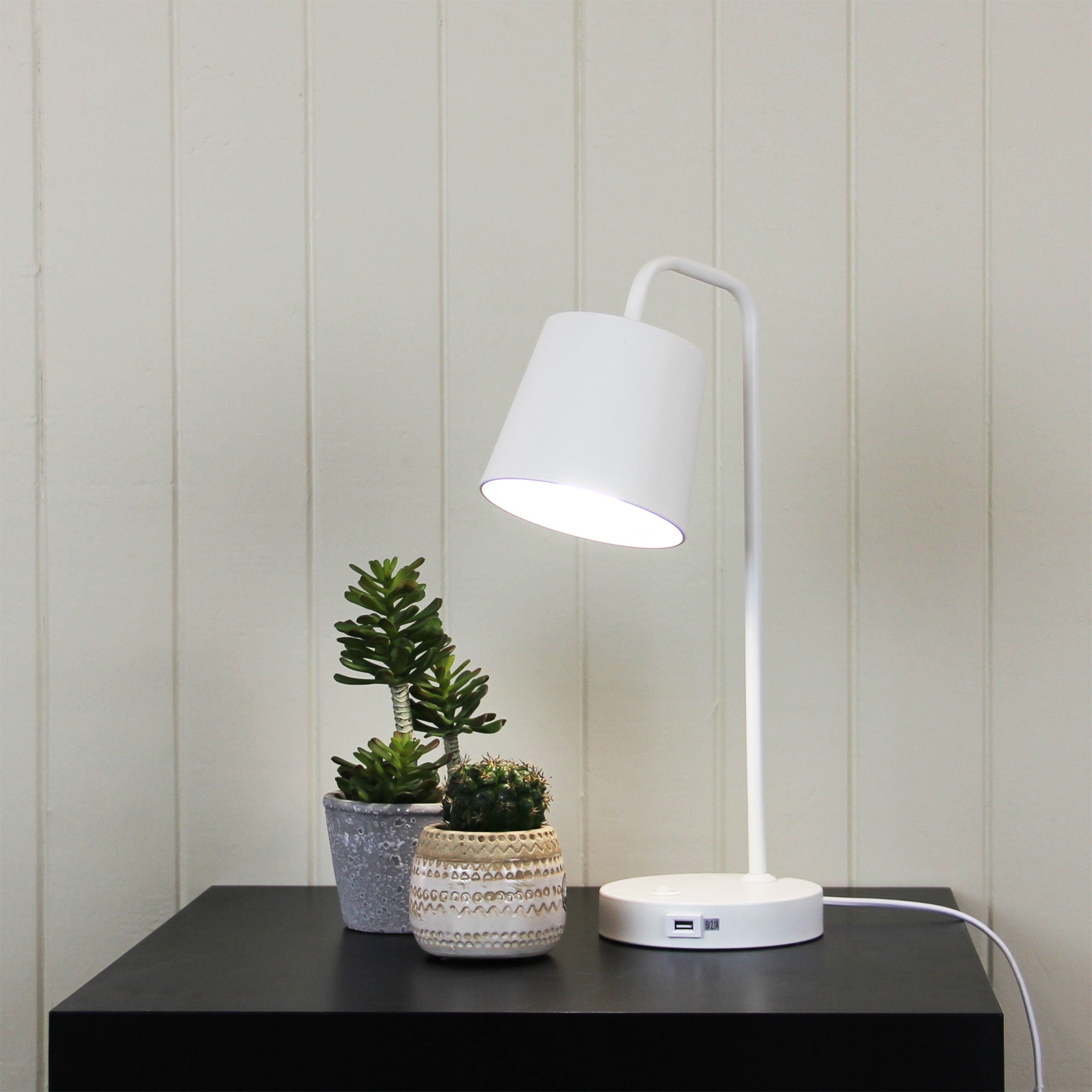 Henk 1 Light Desk Lamp With USB White - OL93721WH