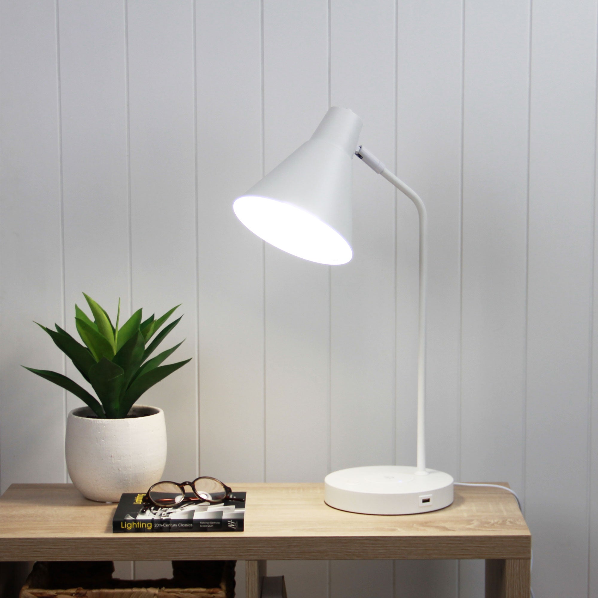 Buy Desk Lamps Australia Targa 1 Light Desk Lamp White With USB - OL93952WH