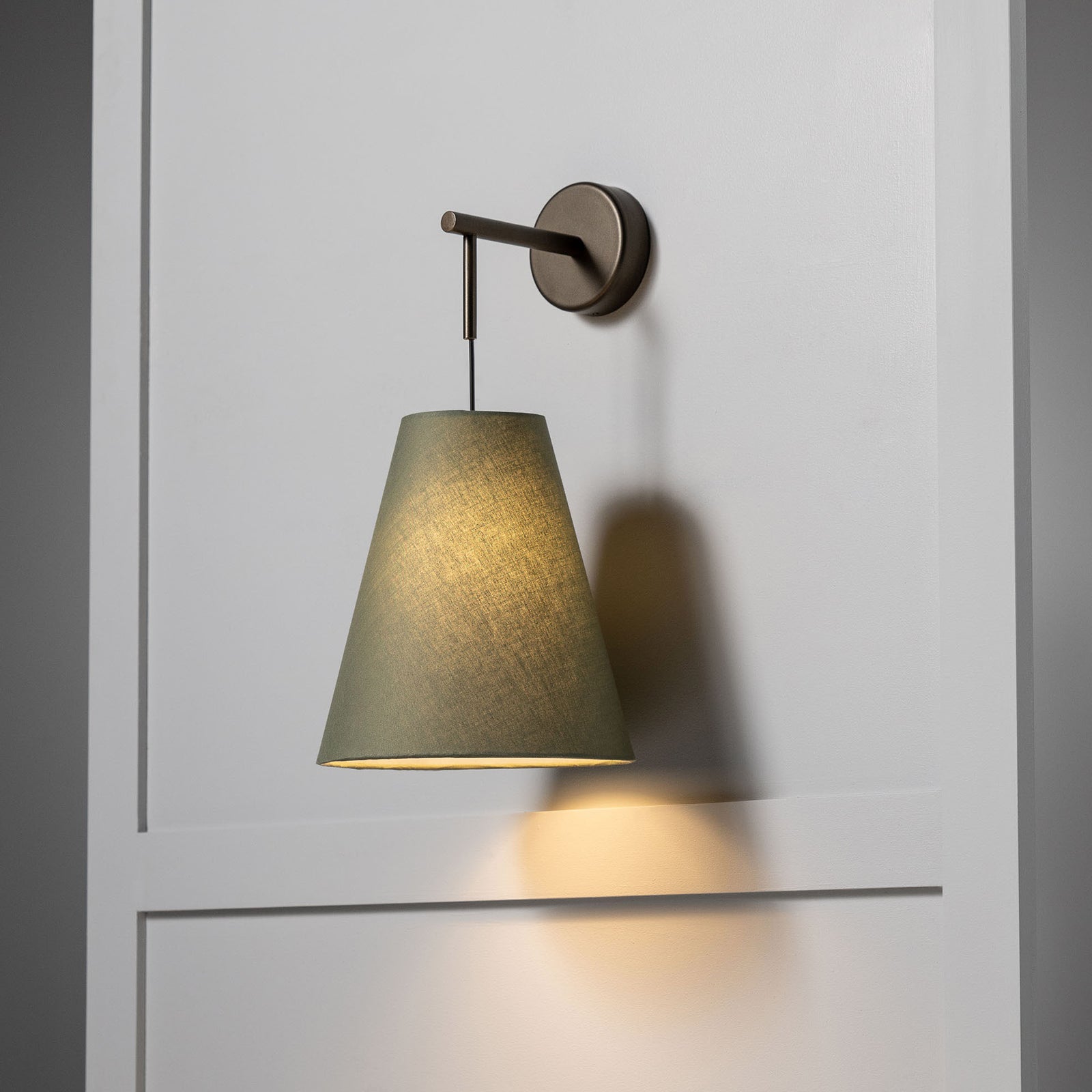 Campa Wall Light Bronze & Bowling Green - 1434
