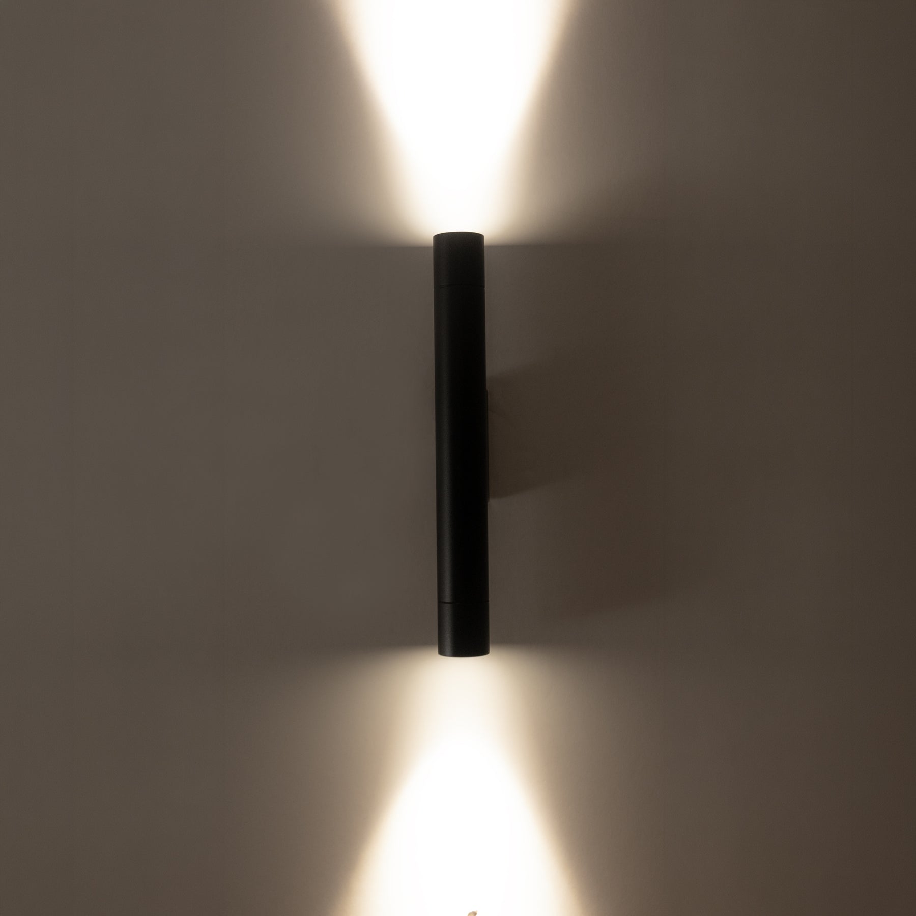 Dugo LED Up & Down Wall Light 1.5W Tri Colour Black - HV10295T