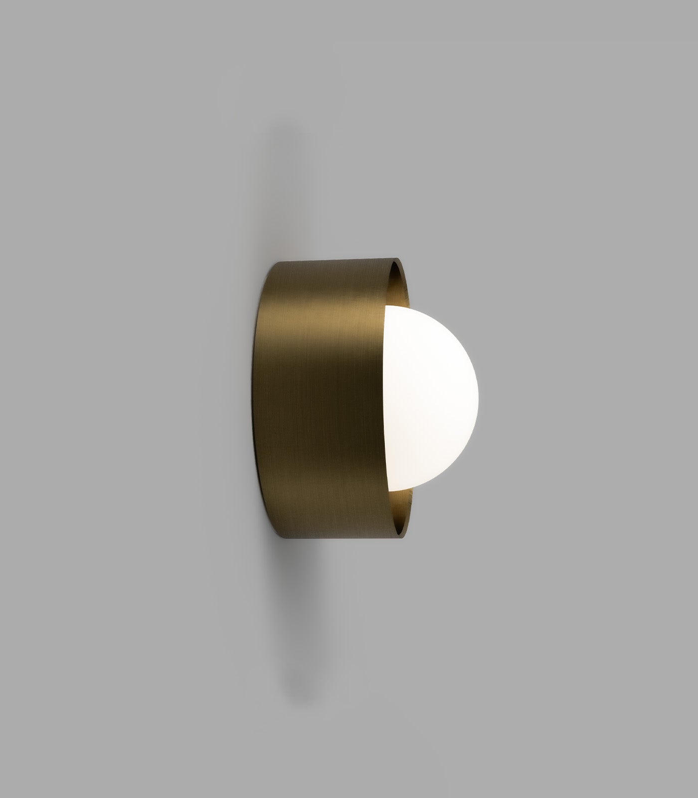 Orb Sur Wall Light Small Old Brass & White - LR.i01.54e.M.OB + LR.i01.54M.WH + LR.A03.S.WH