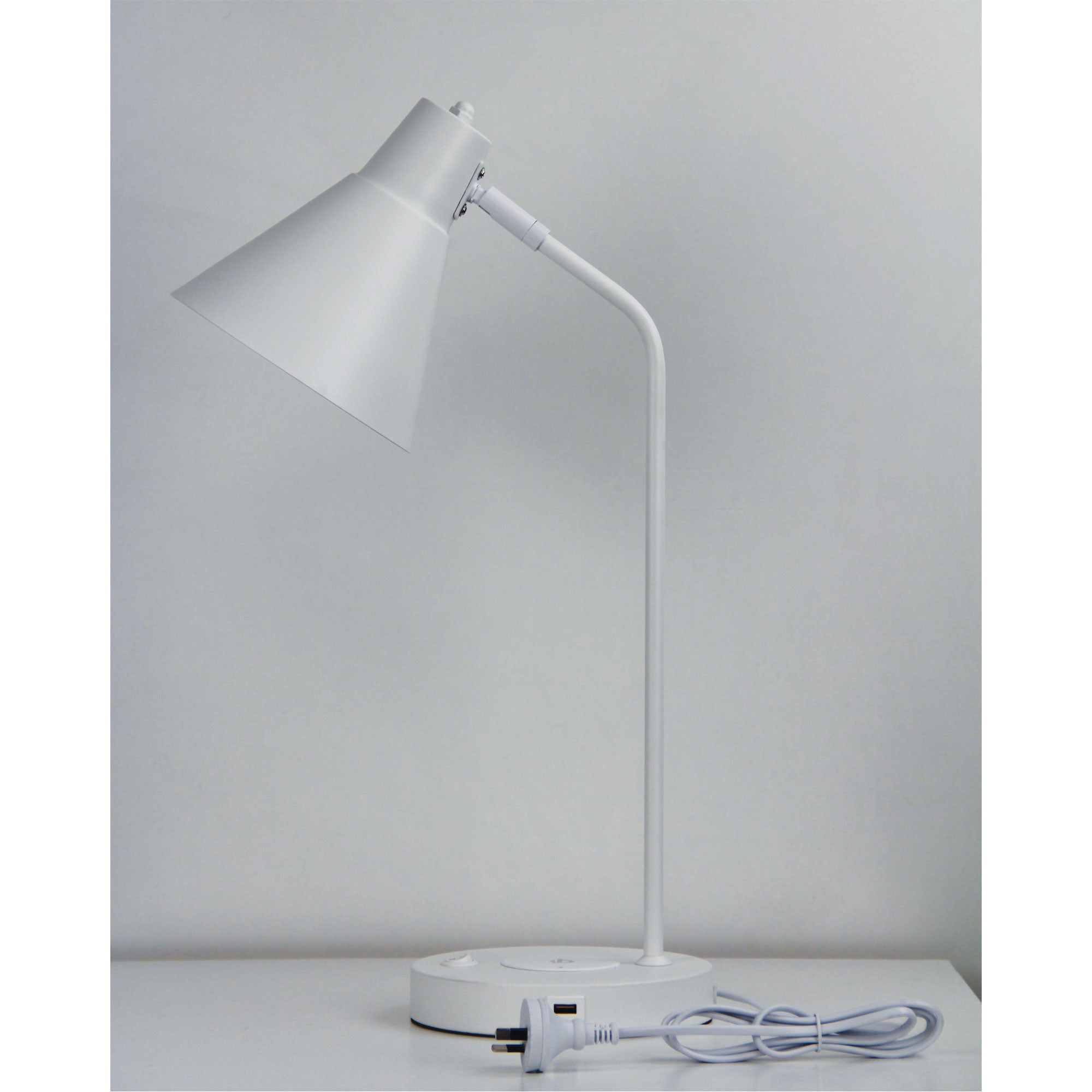 Targa 1 Light Desk Lamp White With USB - OL93952WH